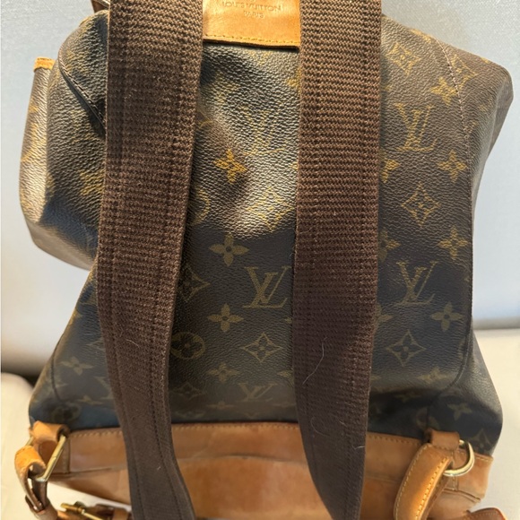 LOUIS VUITTON
Monogram Montsouris GM Backpack This is the authentic - Picture 4 of 16